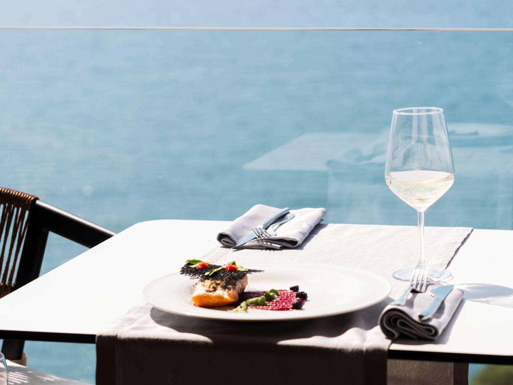 Nobus Hotel & Spa Vlore Exterior photo